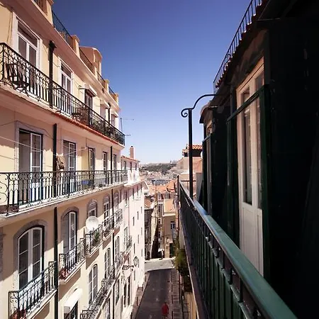 Apartment Terrace View In Chiado Lissabon